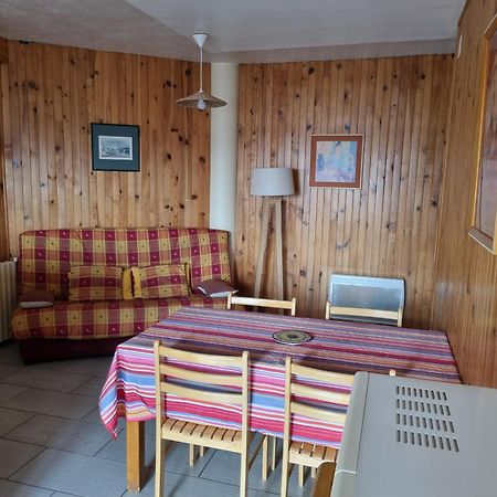 La Rotonde Des Granes Hotel La Batie-Neuve Room photo